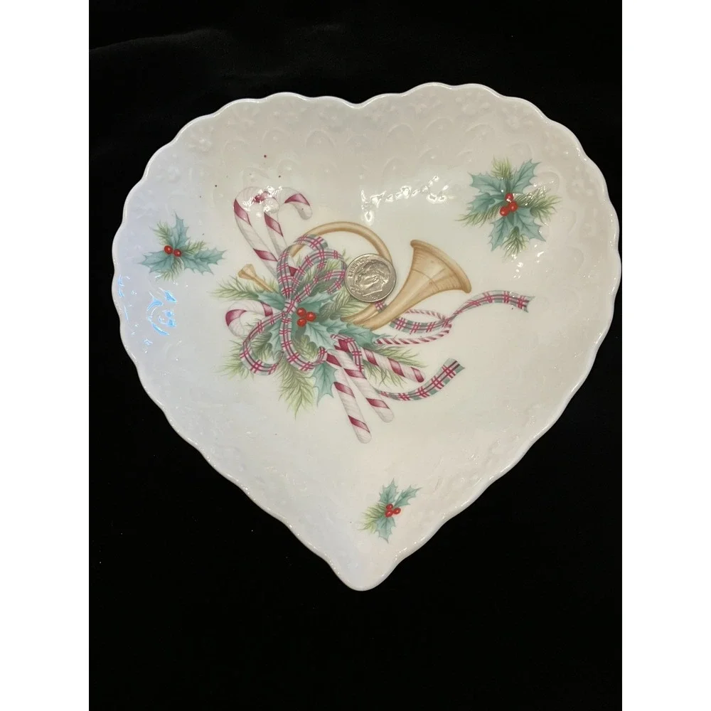 Mikasa Noel Jubilation Bone China Heart Trinket Dish B2101 Japan